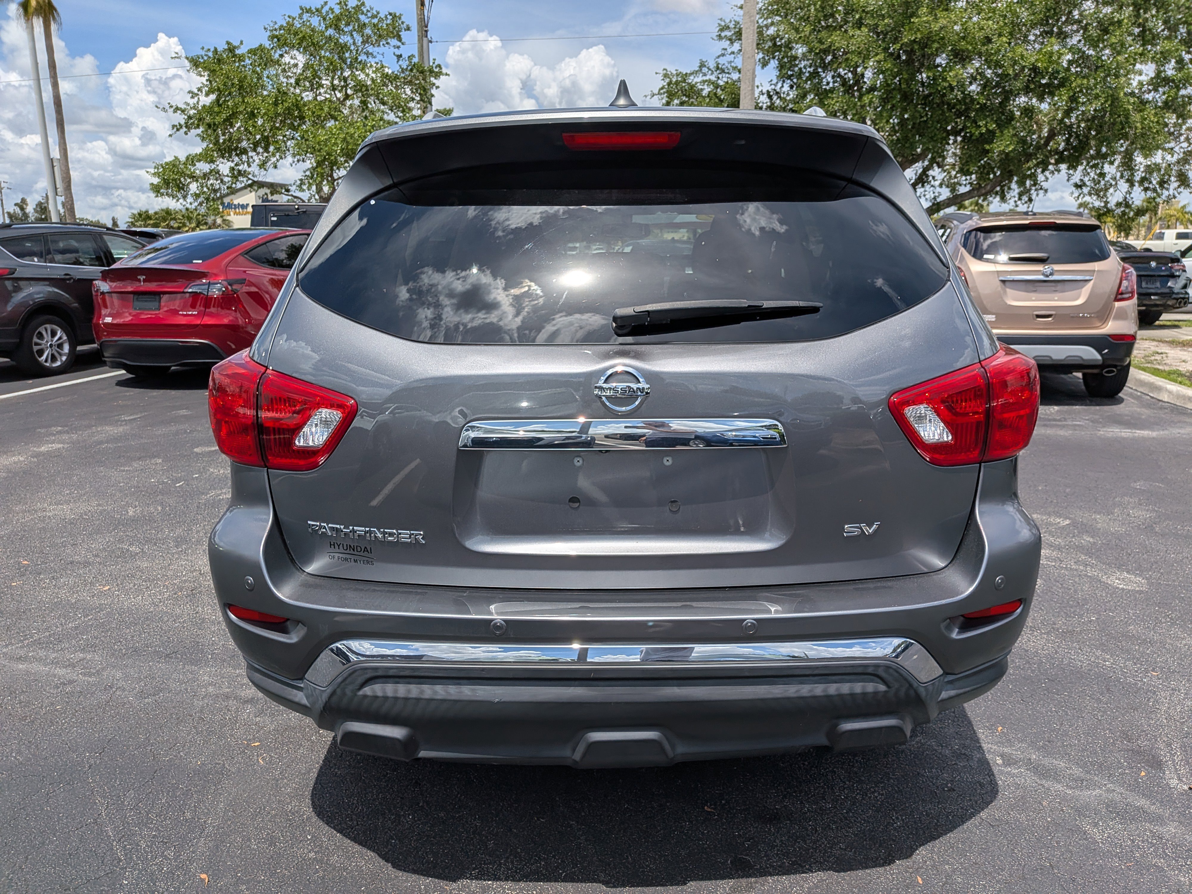 Used 2020 Nissan Pathfinder SV image 5