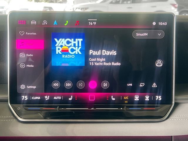 Used 2025 Volkswagen Tiguan SE R-Line image 21