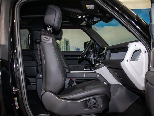 Certified 2025 Land Rover Defender 90 X-Dynamic SE image 21