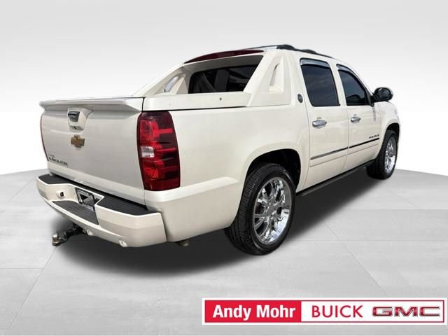 Used 2013 Chevrolet Avalanche LTZ RWD image 11