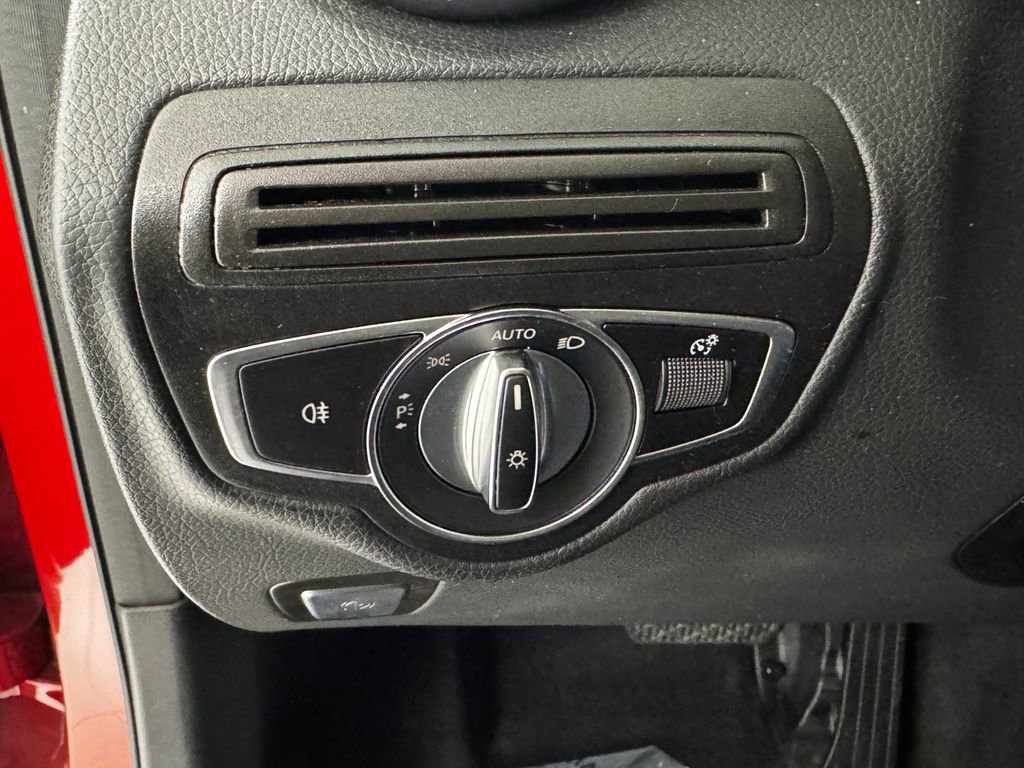 Used 2020 Mercedes-Benz GLC 300 4MATIC image 28