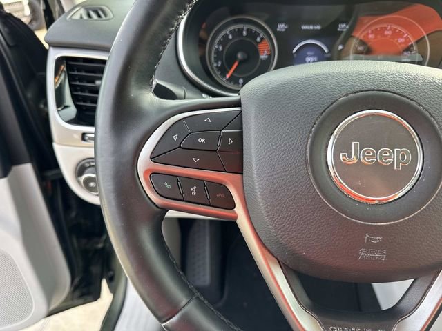 Used 2019 Jeep Cherokee Limited image 26