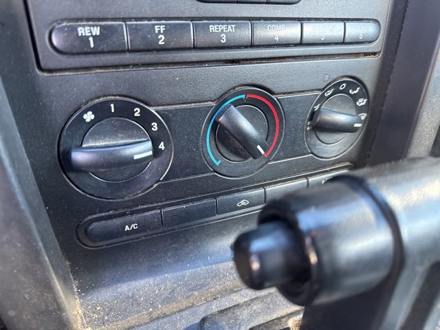 Used 2005 Ford Mustang Deluxe image 14