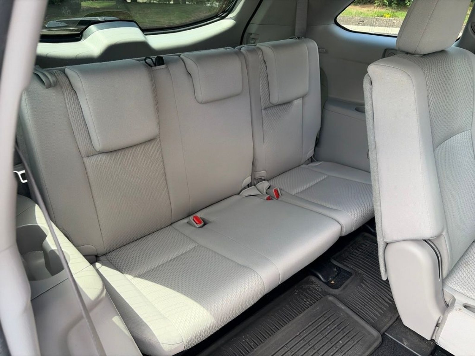 Used 2016 Toyota Highlander LE AWD/4WD image 25