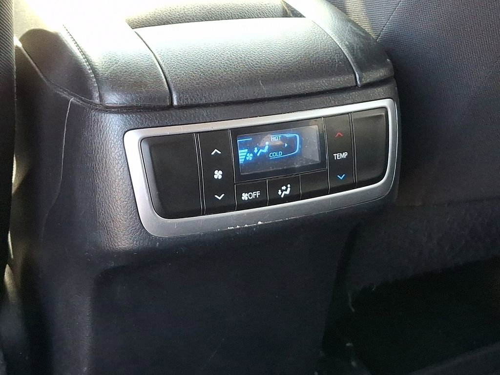 Used 2018 Toyota Highlander LE w/ Protection Package #3 AWD/4WD image 11