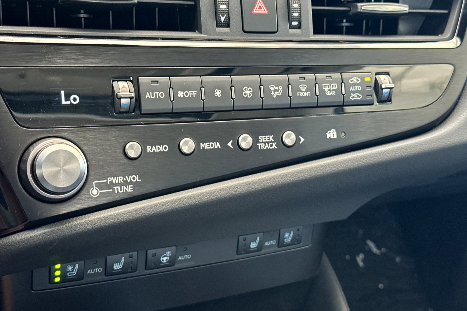 Used 2025 Lexus ES 300h w/ Premium Package FWD image 19