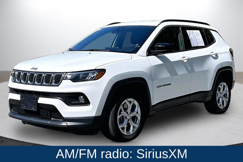 Used 2024 Jeep Compass Latitude AWD/4WD image 4