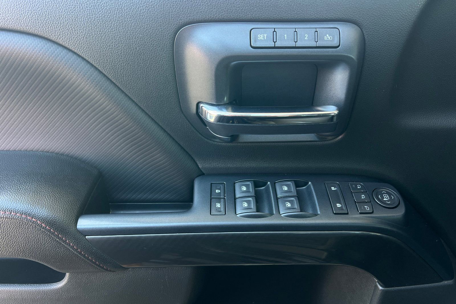 Used 2018 GMC Sierra 1500 SLT w/ All Terrain Package AWD/4WD image 12