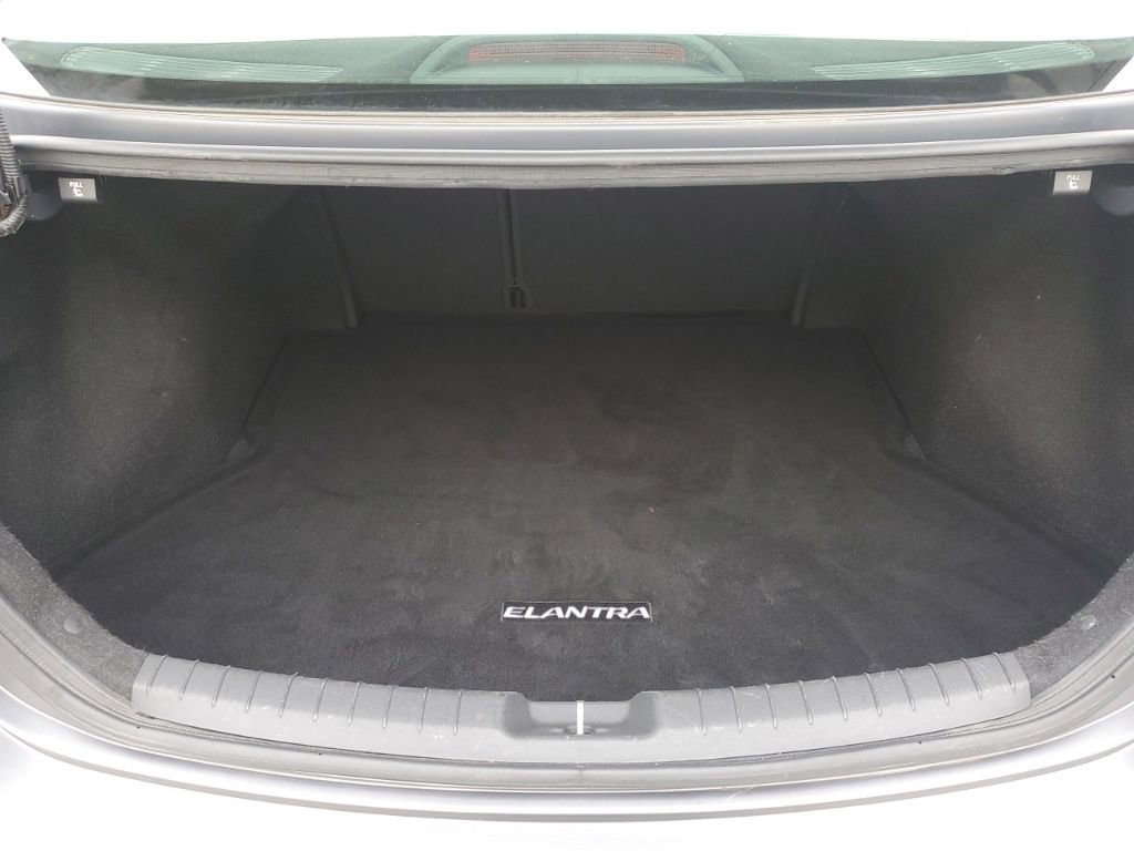 Used 2018 Hyundai Elantra SE image 26