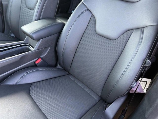 New 2025 Jeep Compass Latitude w/ Sun & Sound Group image 31