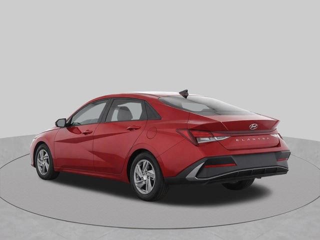 Used 2024 Hyundai Elantra SE FWD image 4