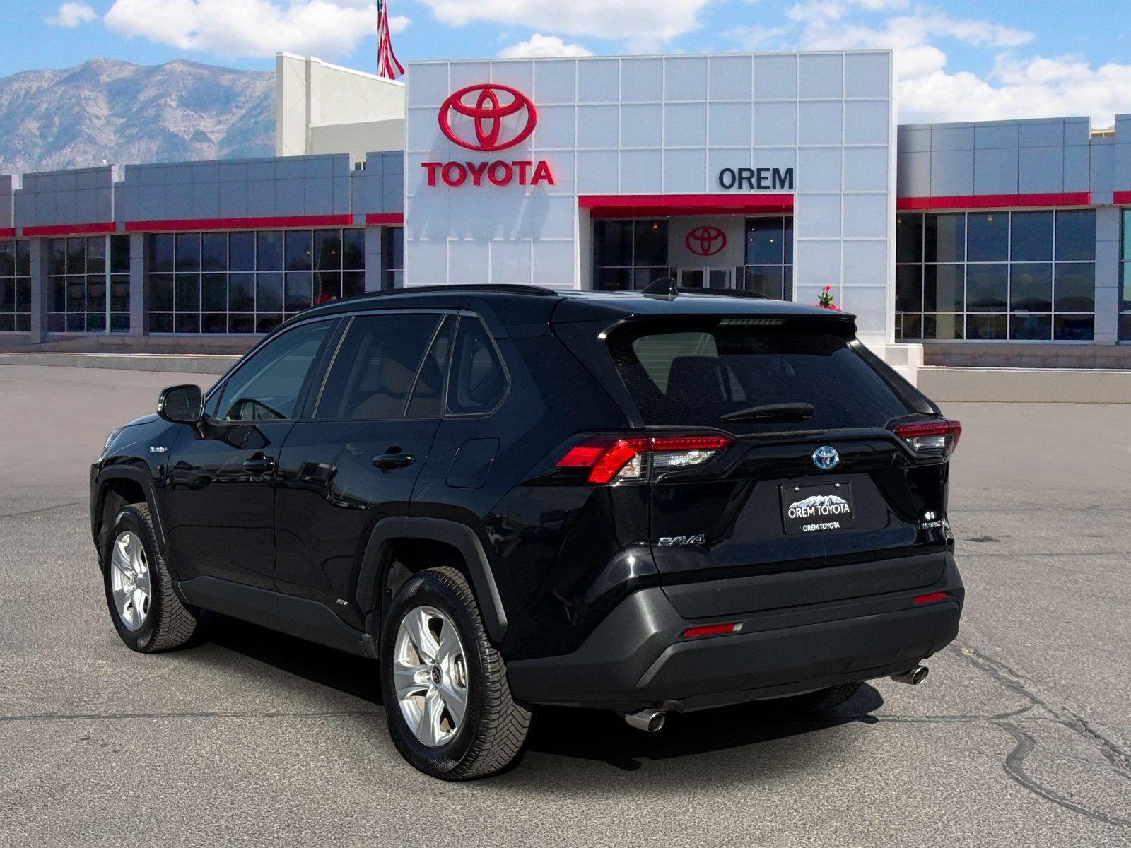 Used 2021 Toyota RAV4 LE AWD/4WD image 5