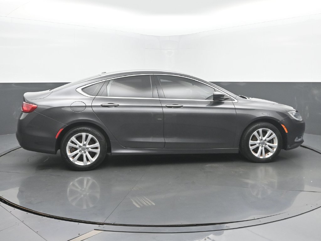 Used 2015 Chrysler 200 Limited w/ Convenience Group FWD image 2