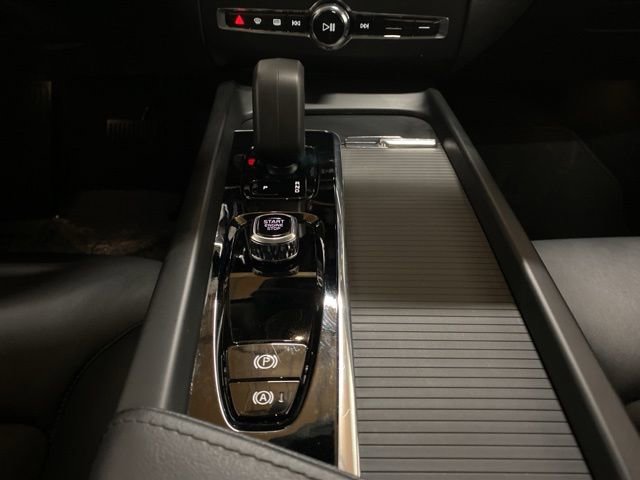 Used 2025 Volvo XC60 B5 Core image 54