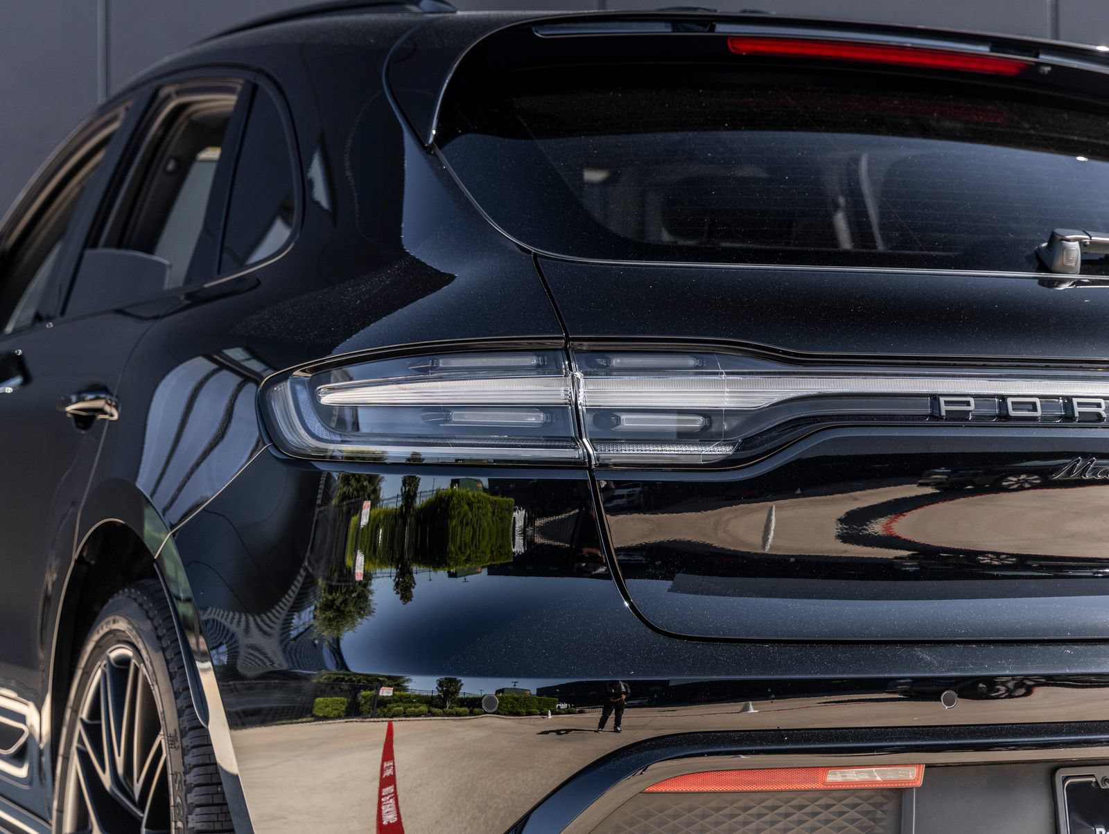 Certified 2025 Porsche Macan GTS AWD/4WD image 14