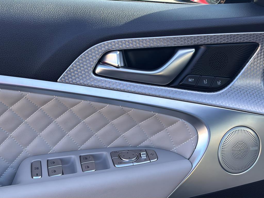 Used 2023 Genesis G70 3.3T w/ Sport Prestige Package image 17