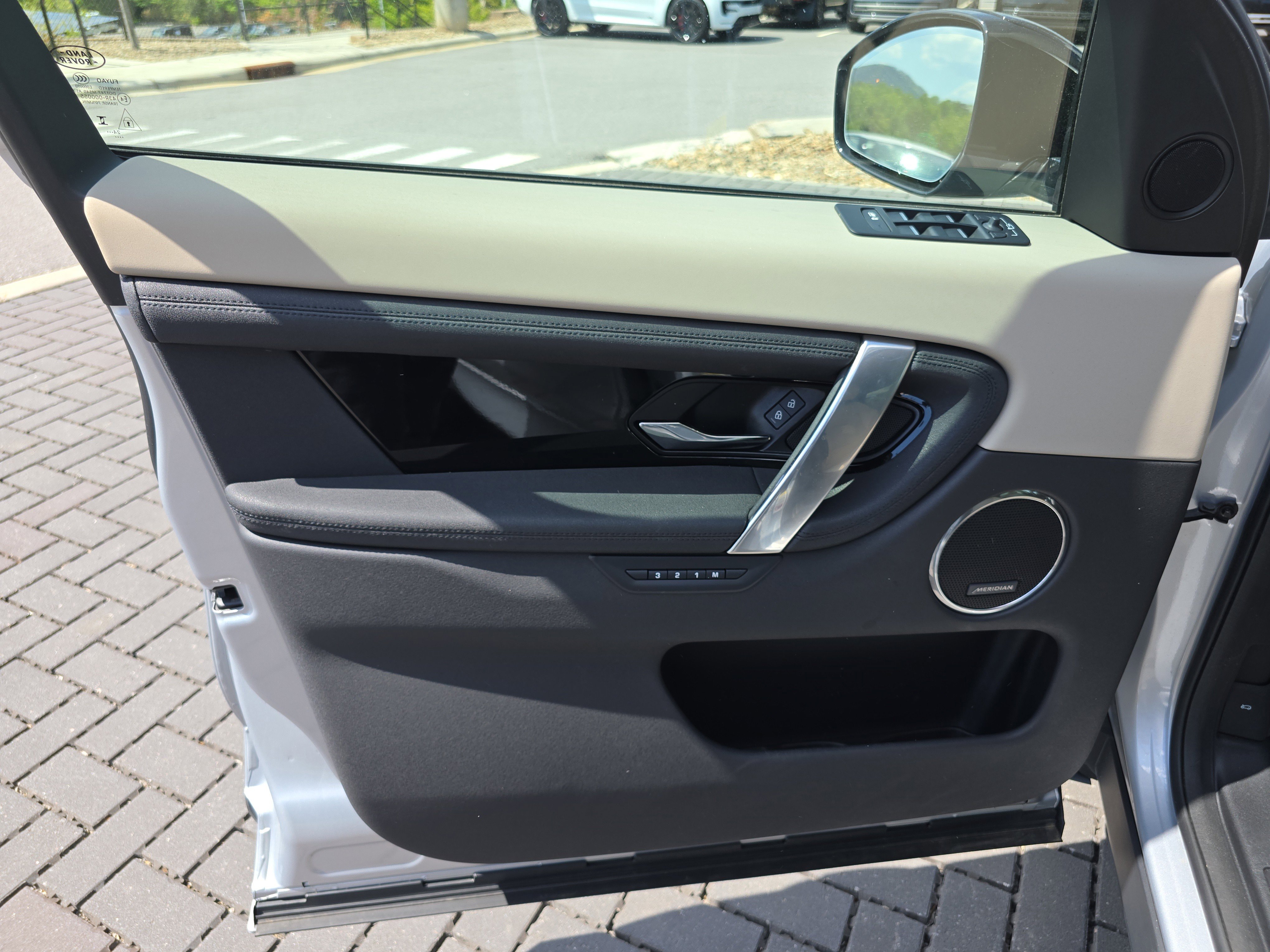 Certified 2025 Land Rover Discovery Sport S AWD/4WD image 18