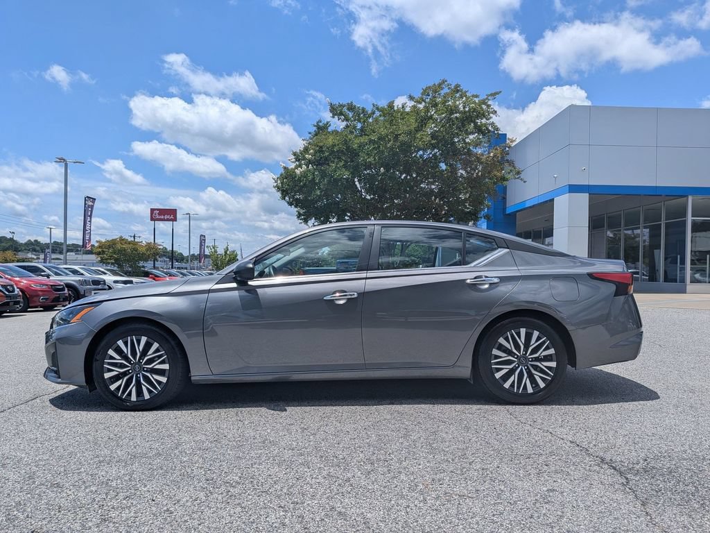 Used 2024 Nissan Altima 2.5 SV FWD image 5