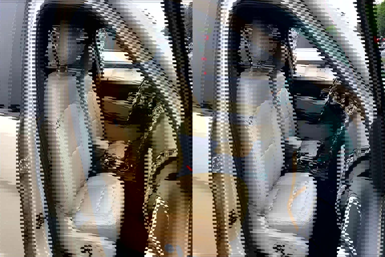 Used 2017 Ford Explorer XLT w/ Equipment Group 202A FWD image 9