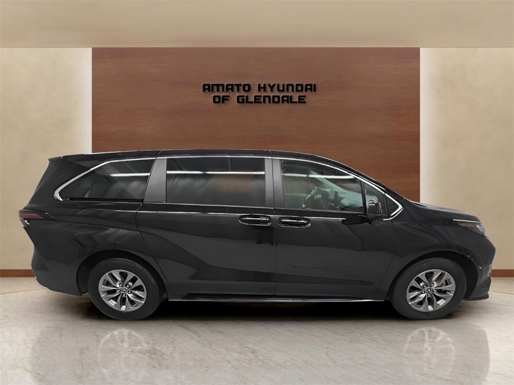 Used 2024 Toyota Sienna LE image 7