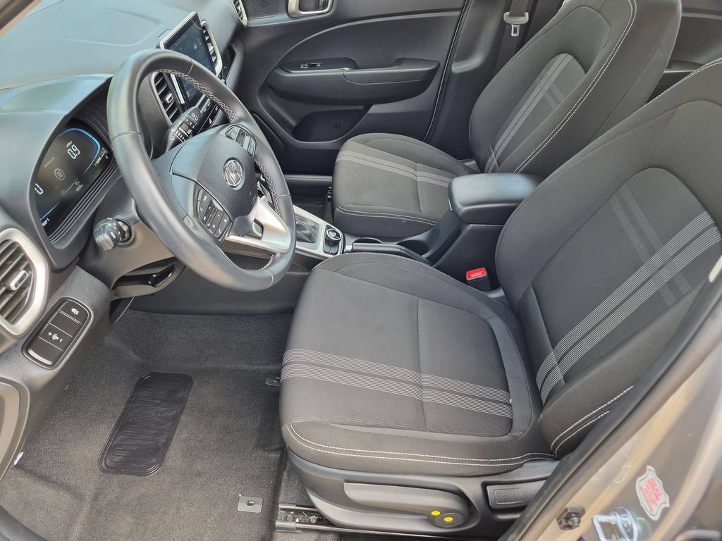Used 2025 Hyundai Venue SEL FWD image 24