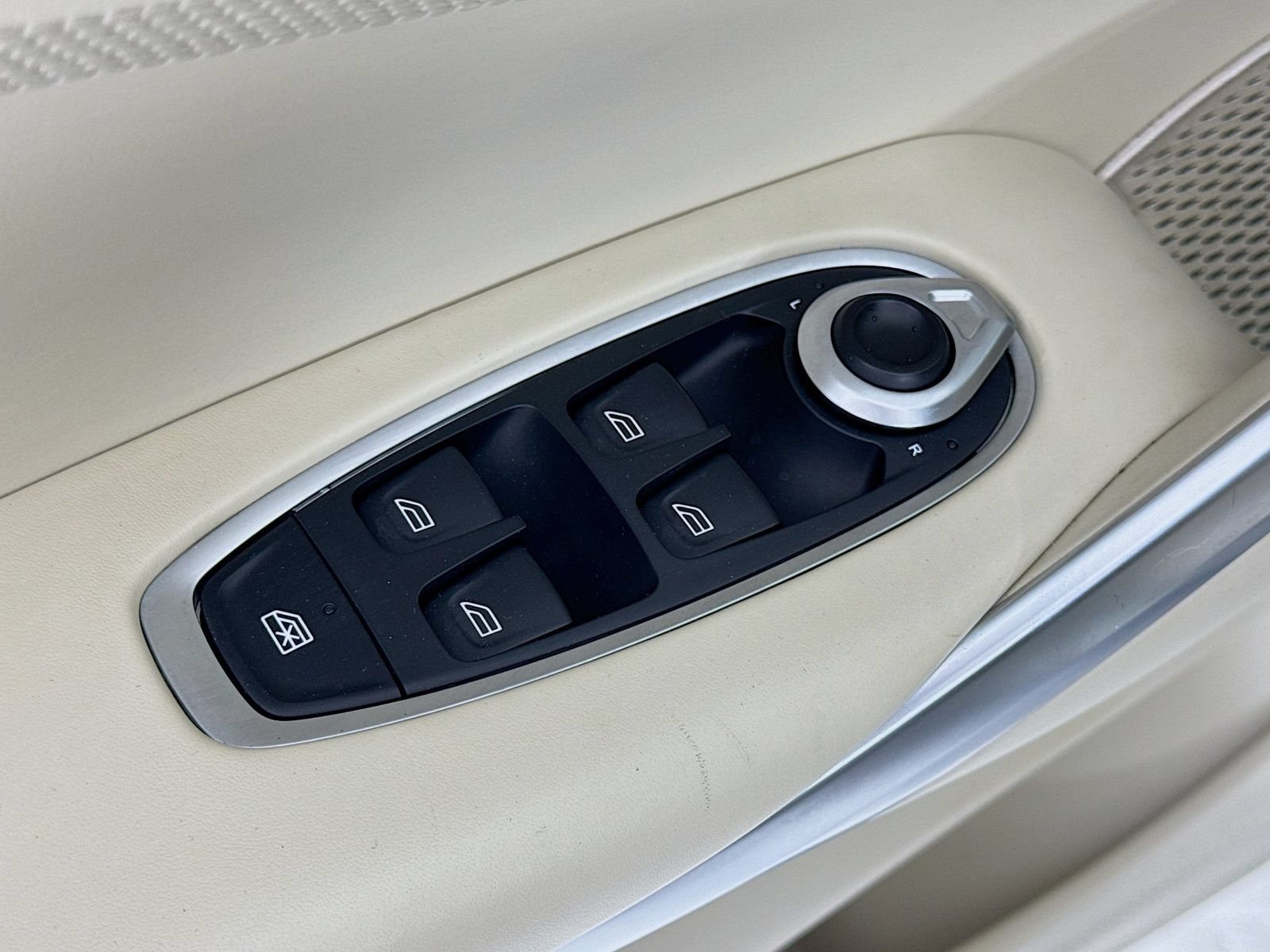 Used 2025 Aston Martin DBX 707 AWD/4WD image 16