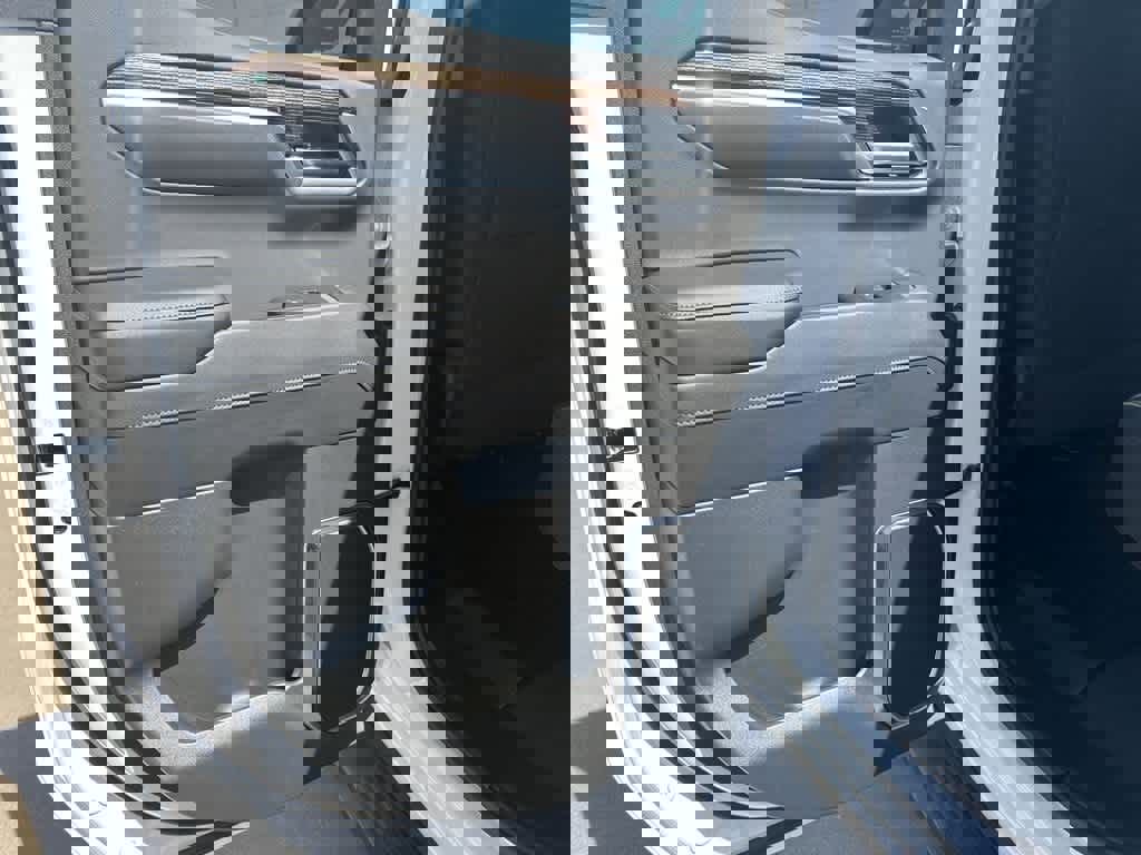 New 2024 GMC Sierra 1500 Elevation image 17