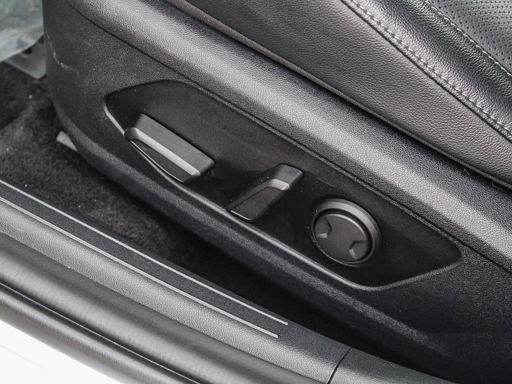 Used 2023 Hyundai Elantra Limited image 24