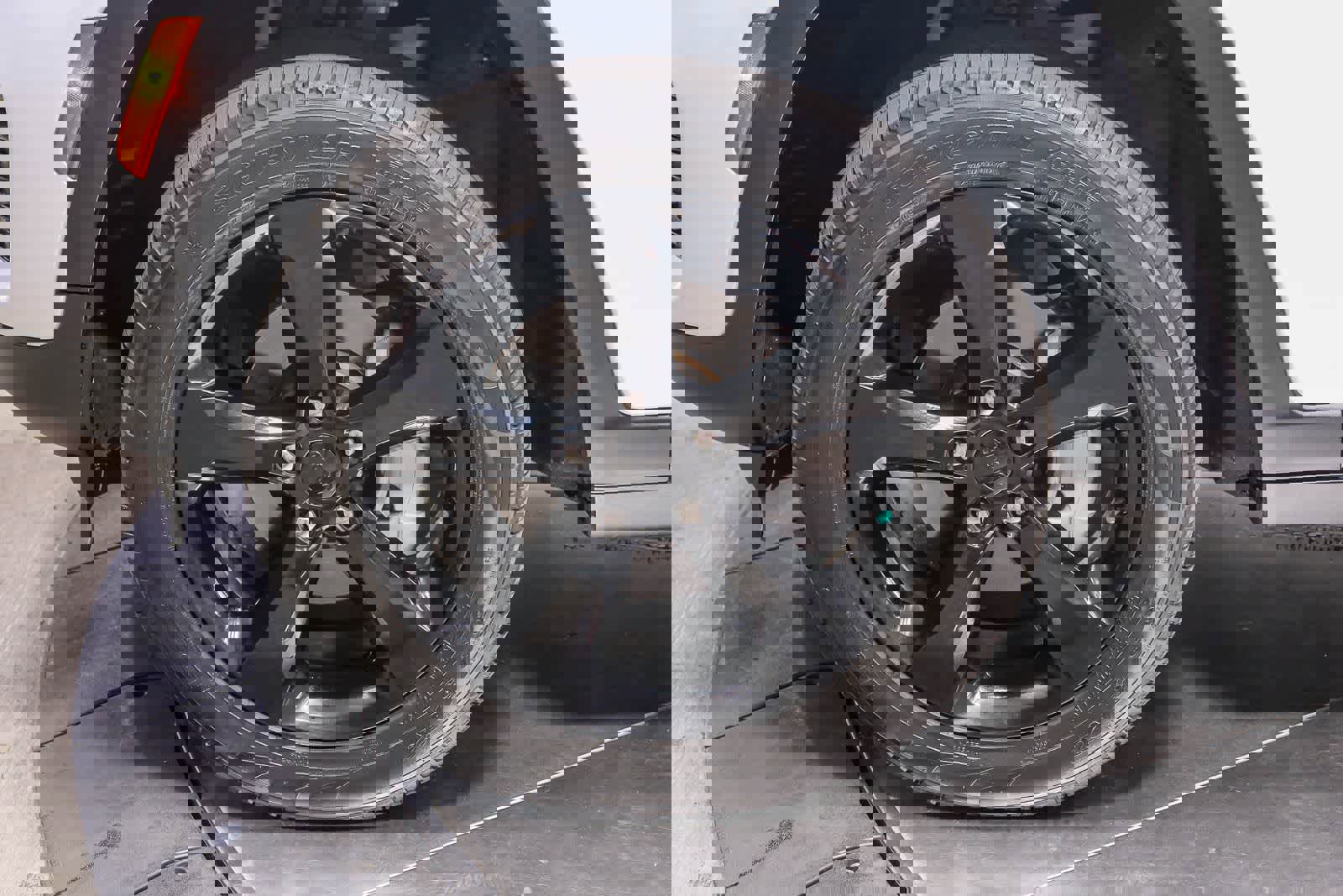 Used 2023 Jeep Grand Cherokee Limited w/ Black Appearance Package image 10