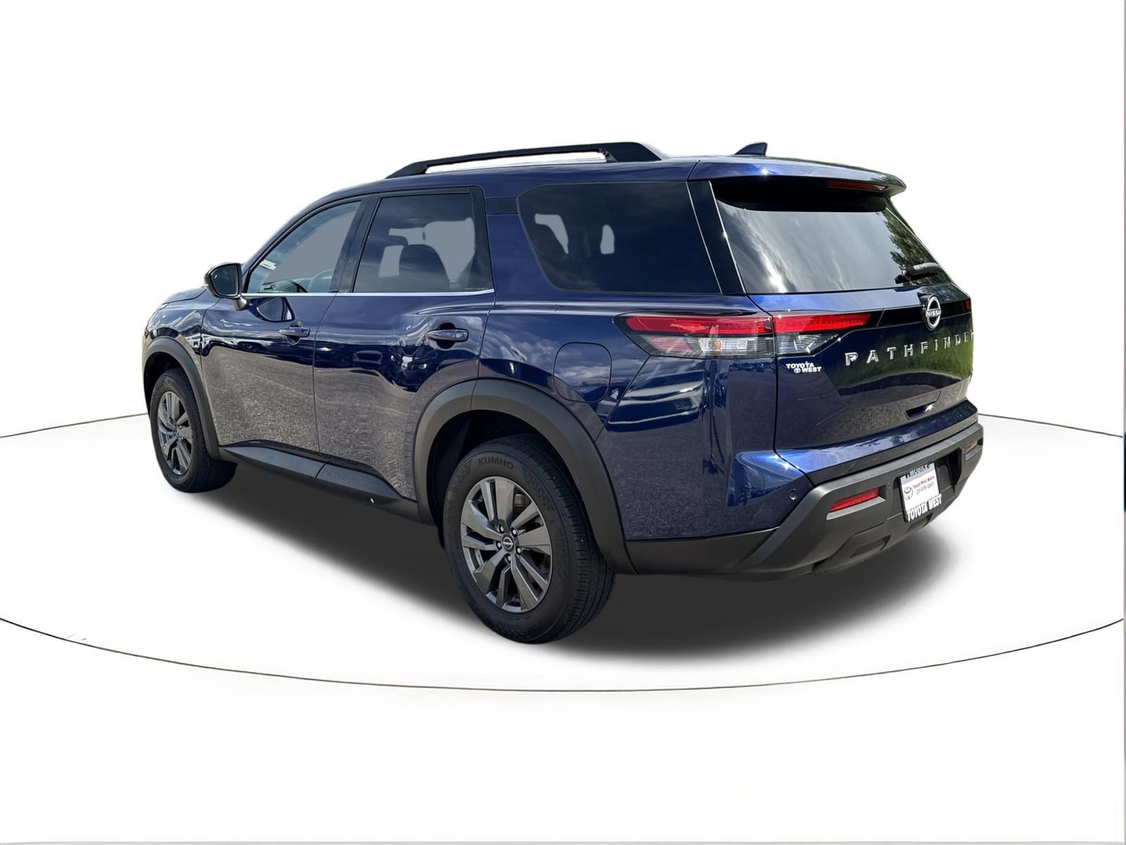 Used 2025 Nissan Pathfinder SV FWD image 5