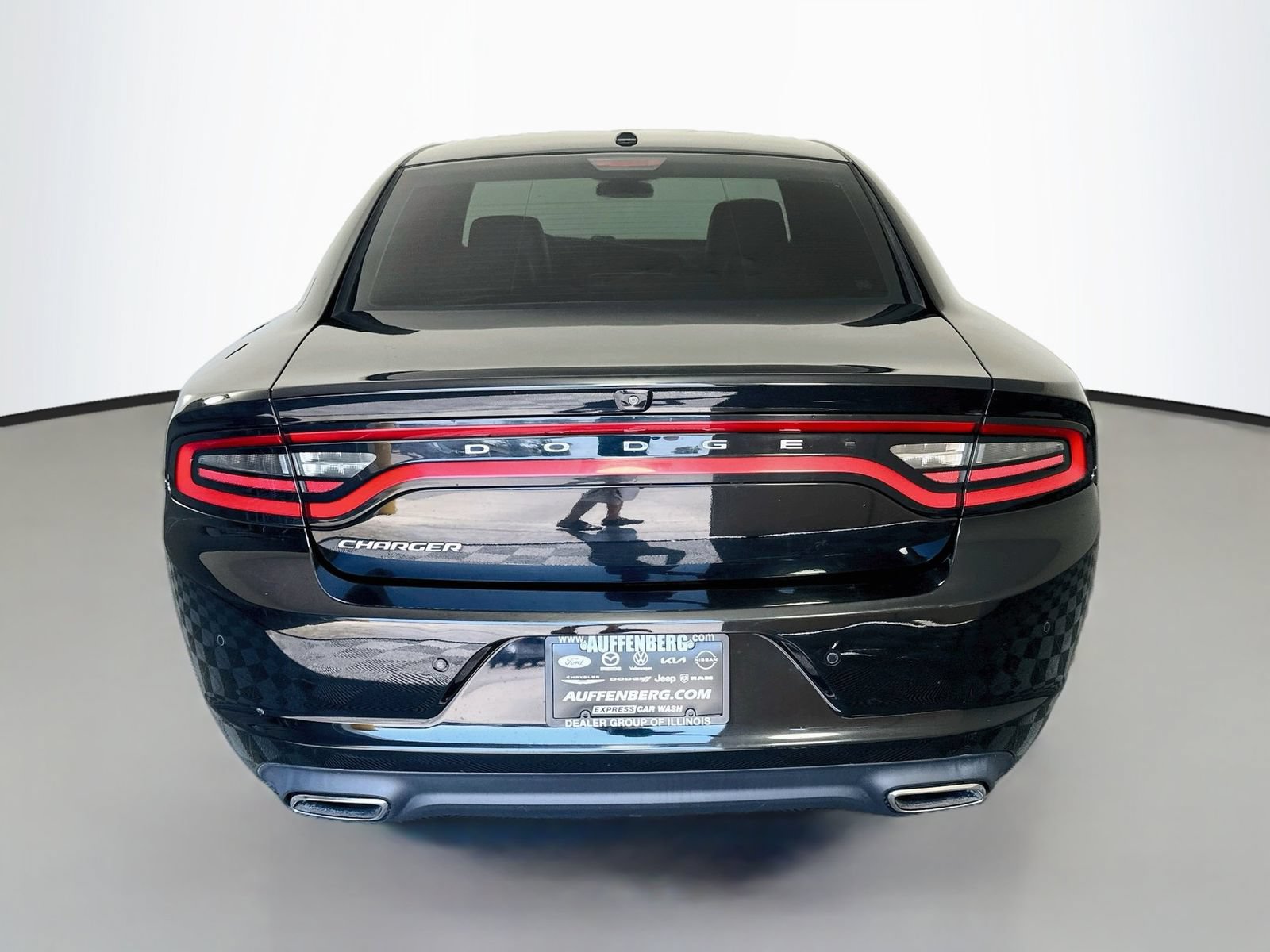 Used 2020 Dodge Charger SXT w/ Leather Interior Group RWD image 6