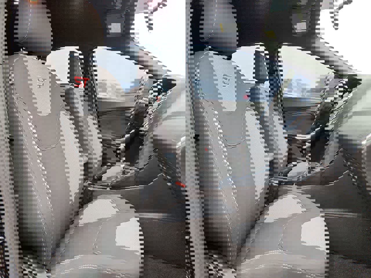 Used 2018 Ford Focus ST image 18