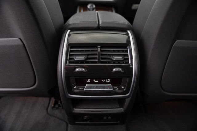 Used 2021 BMW X7 xDrive40i w/ Premium Package AWD/4WD image 39