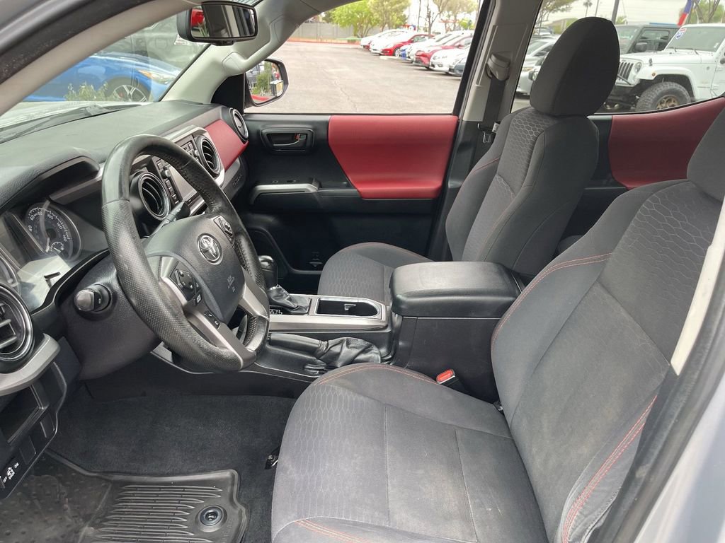 Used 2016 Toyota Tacoma SR5 w/ SR5 Appearance Package (SN) AWD/4WD image 18