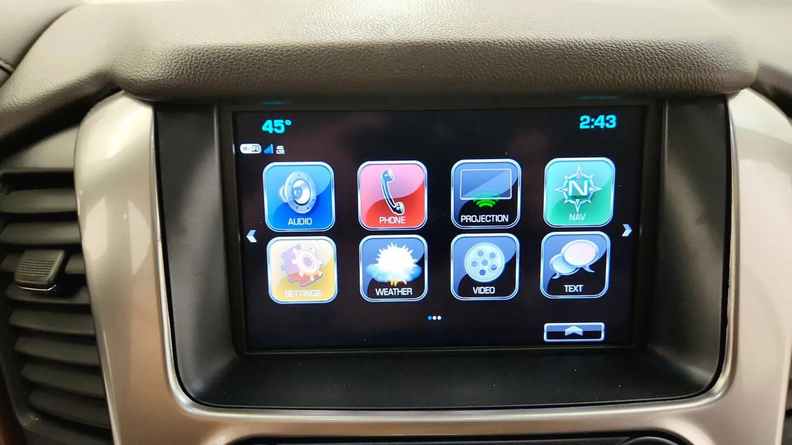 Used 2018 Chevrolet Suburban Premier image 29