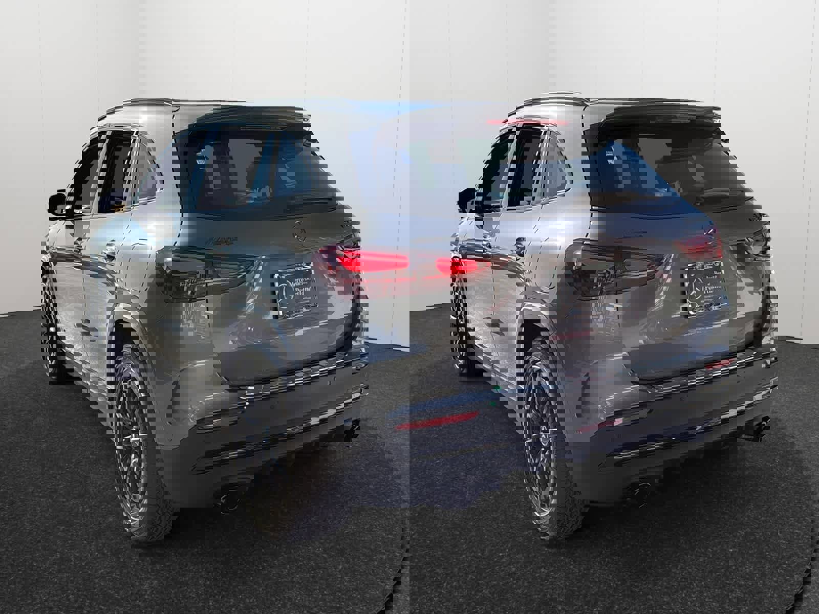 New 2026 Mercedes-Benz GLA 35 AMG 4MATIC image 6