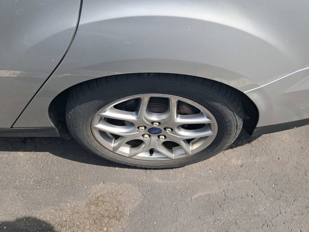 Used 2015 Ford Focus SE w/ Equipment Group 201A image 9