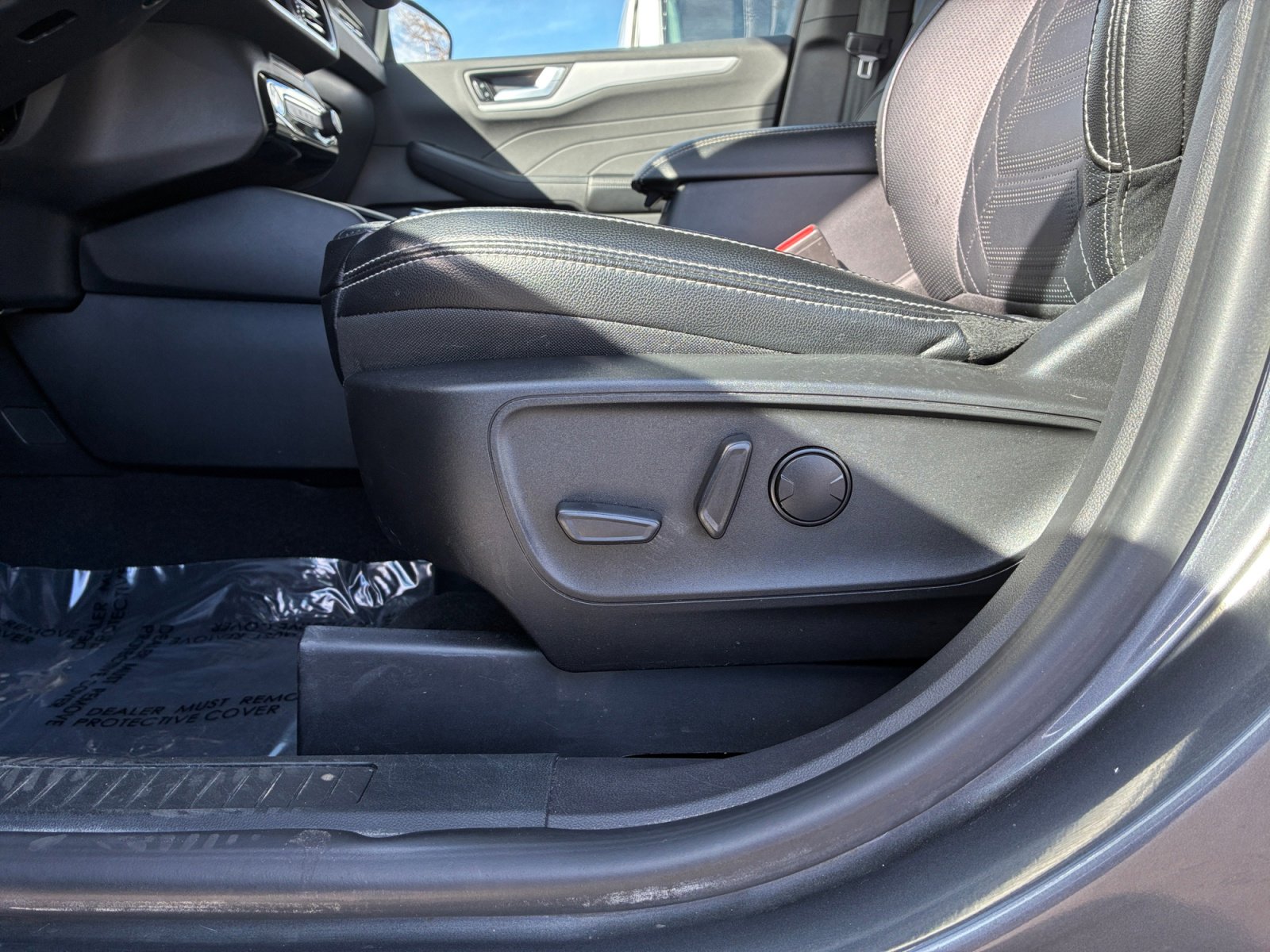 Certified 2023 Ford Escape Platinum w/ Premium Technology Package image 14