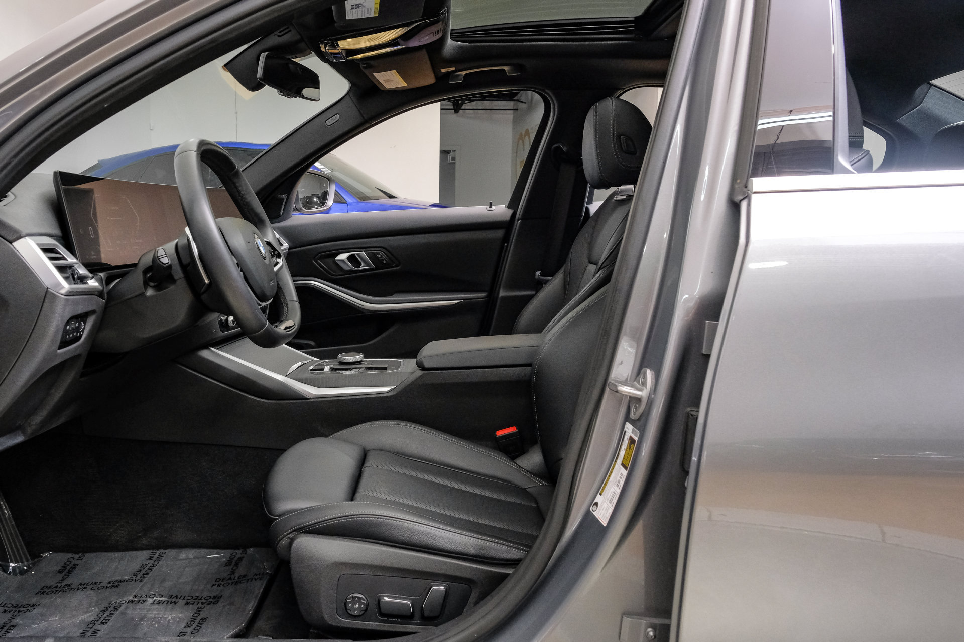 Used 2025 BMW 330i Sedan RWD image 4