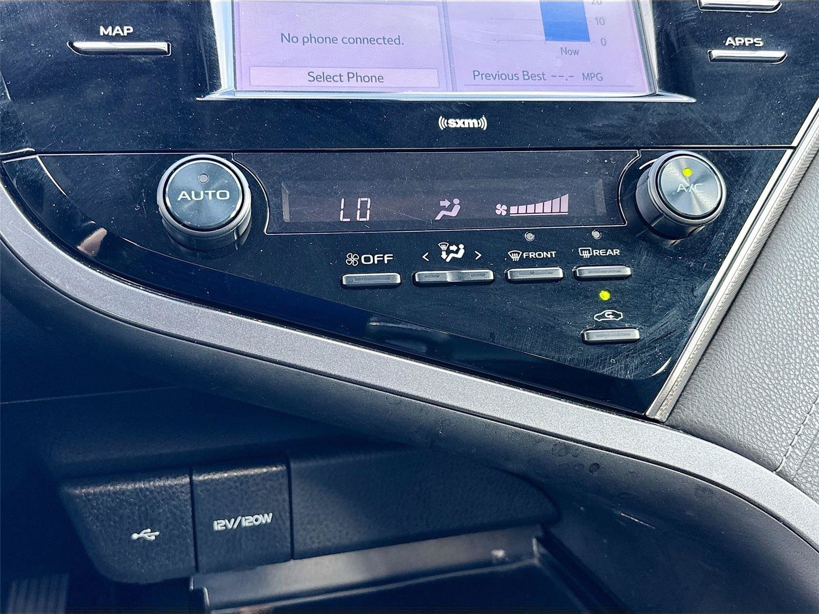 Used 2020 Toyota Camry SE FWD image 17