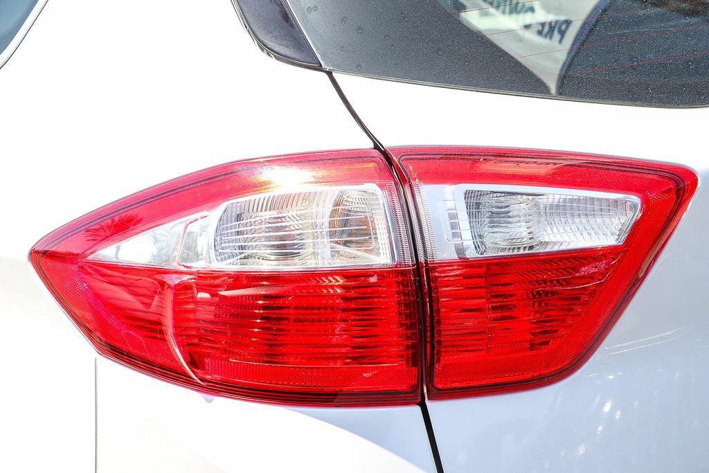 Used 2015 Ford C-MAX Energi SEL w/ Equipment Group 303A FWD image 31