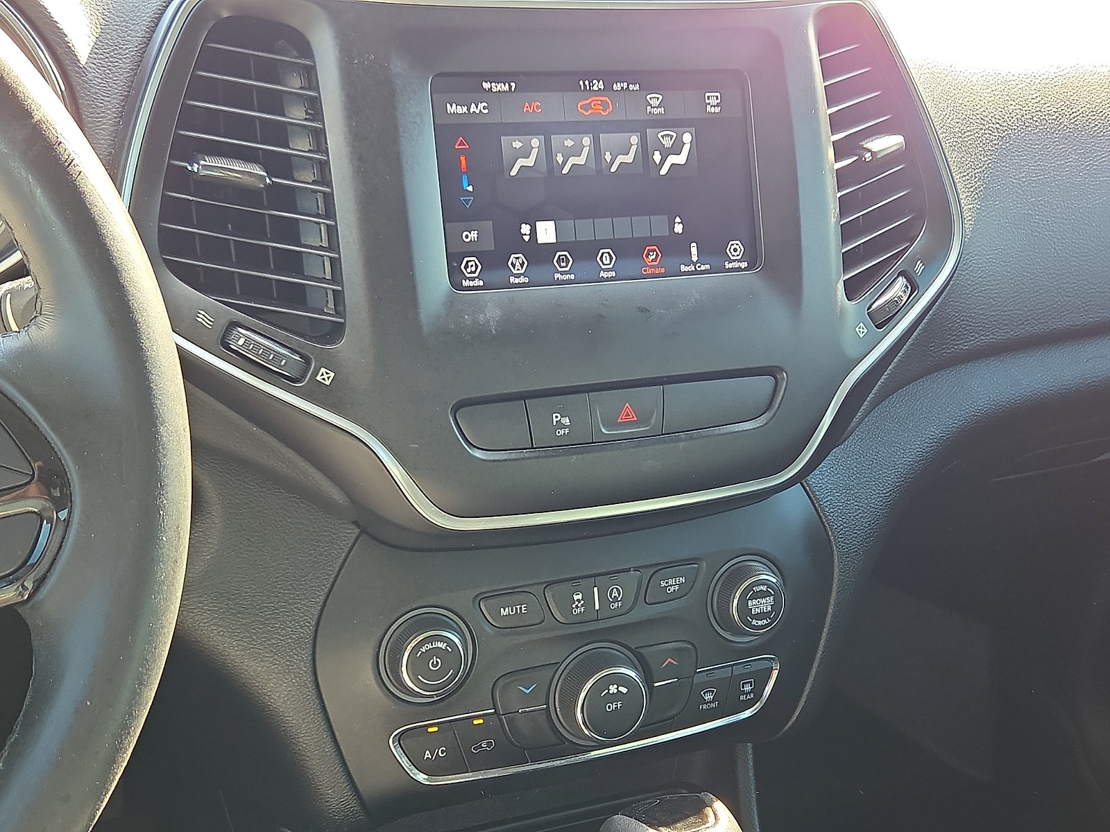 Used 2019 Jeep Cherokee Latitude Plus FWD image 18