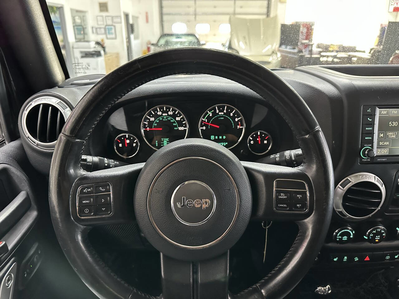 Used 2015 Jeep Wrangler Unlimited Sahara w/ Connectivity Group image 20