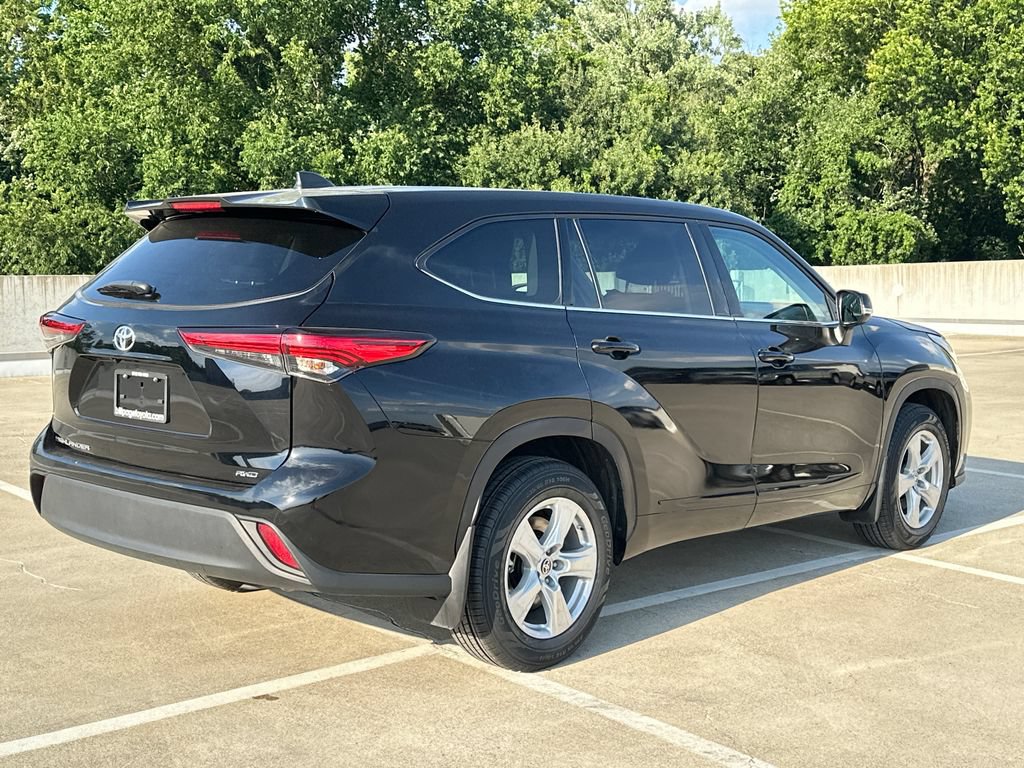 Used 2022 Toyota Highlander L AWD/4WD image 4