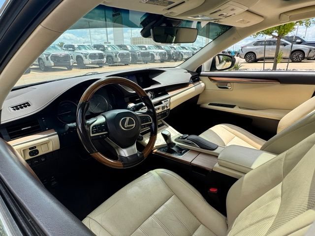 Used 2017 Lexus ES 300h FWD image 29