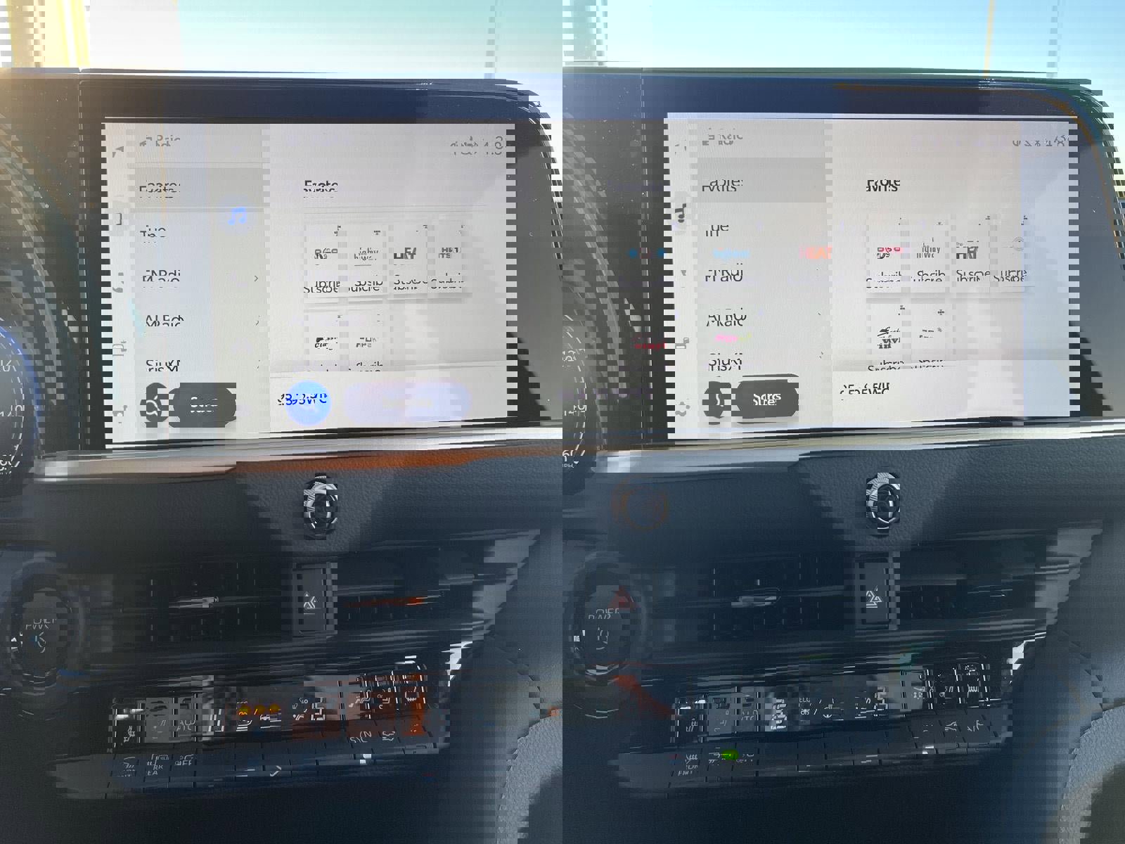 Used 2025 Toyota Crown Signia Limited w/ Advanced Technology Package image 19