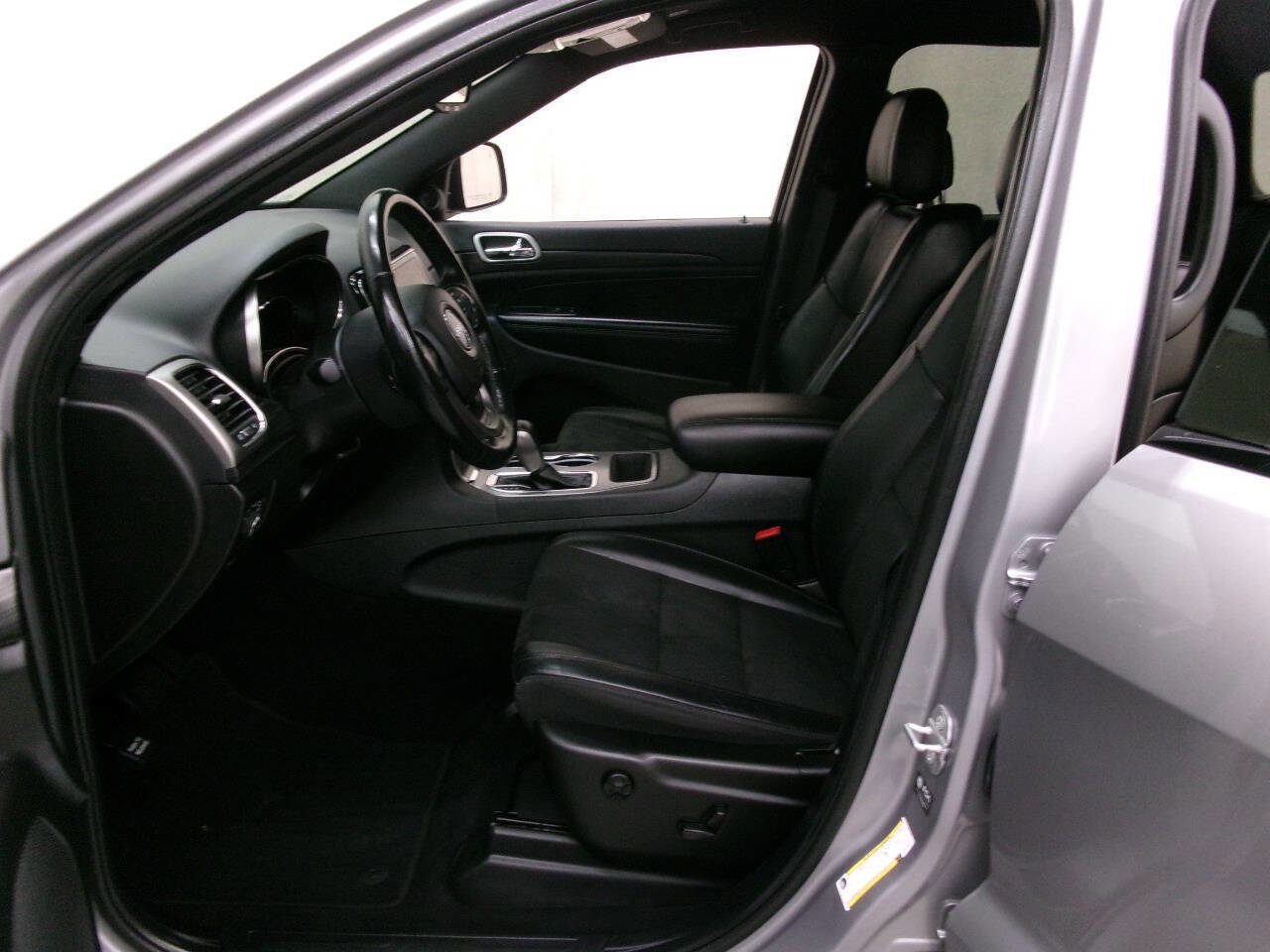 Used 2021 Jeep Grand Cherokee Laredo X image 14