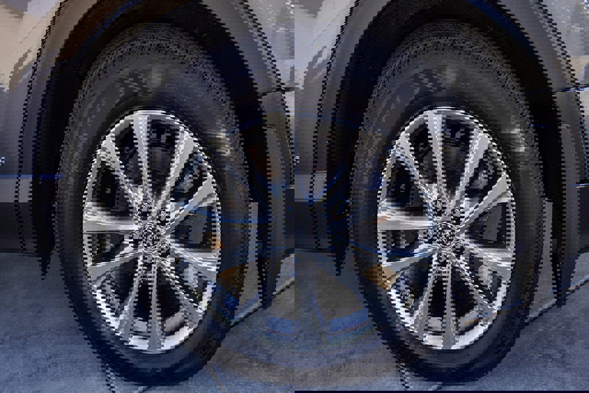 Used 2018 Toyota RAV4 Limited image 13