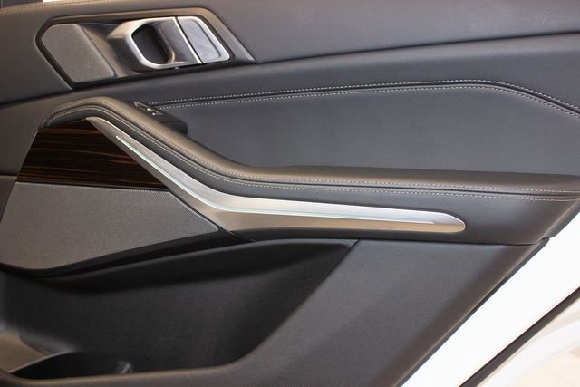 Used 2025 BMW X5 xDrive50e image 13