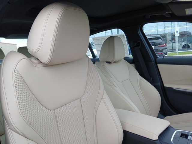 New 2026 BMW 330i Sedan w/ M Sport Package RWD image 14